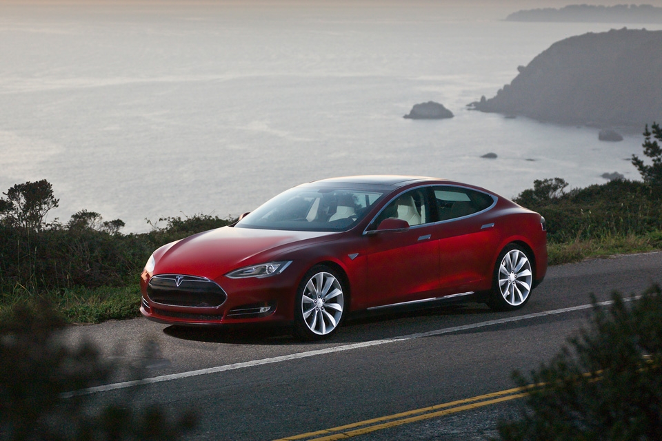 model-s-signature-red_960x640_b.jpg